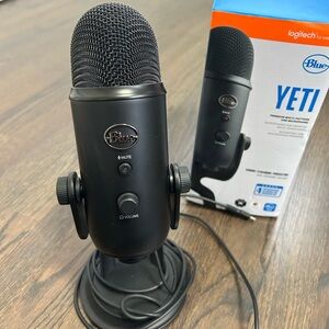 Blue Yeti USB Microphone - Black
